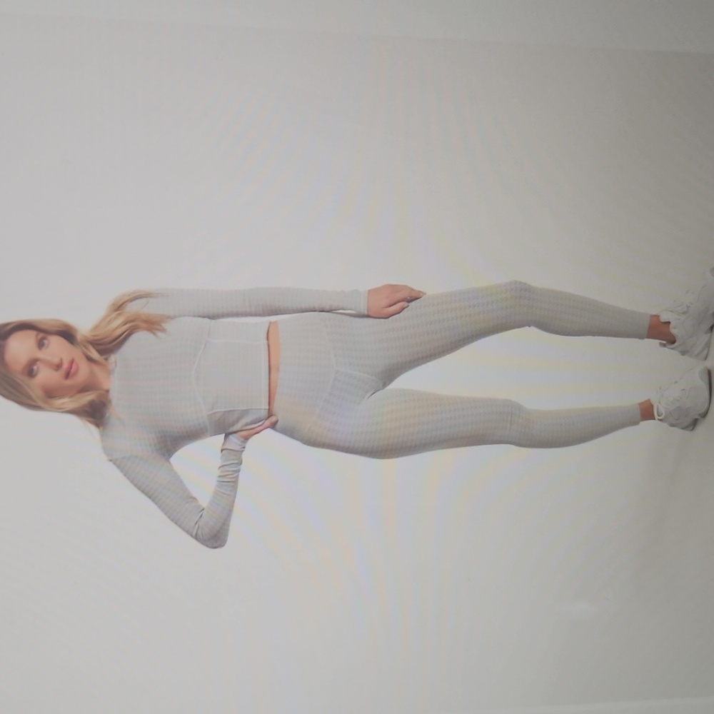 Vuori long sleeve textured chilled out top